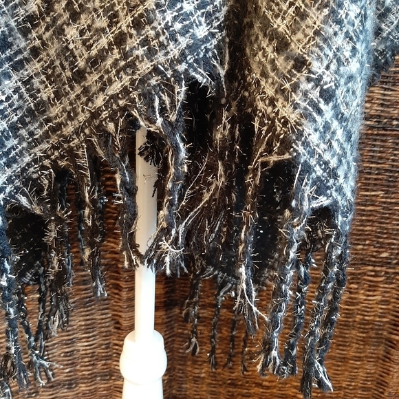 Jessica McClintock Poncho Oversized Blanket Wrap Woven Metallic Soft Fringe Boho - Picture 5 of 9
